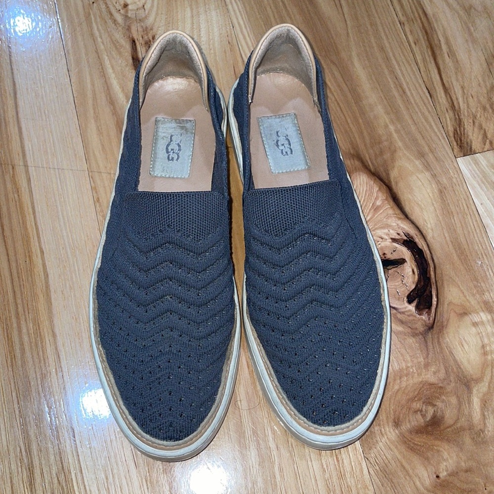 UGG Sammy Dark Gray Chevron  Knit Slip On Sneakers Sz 7.5
